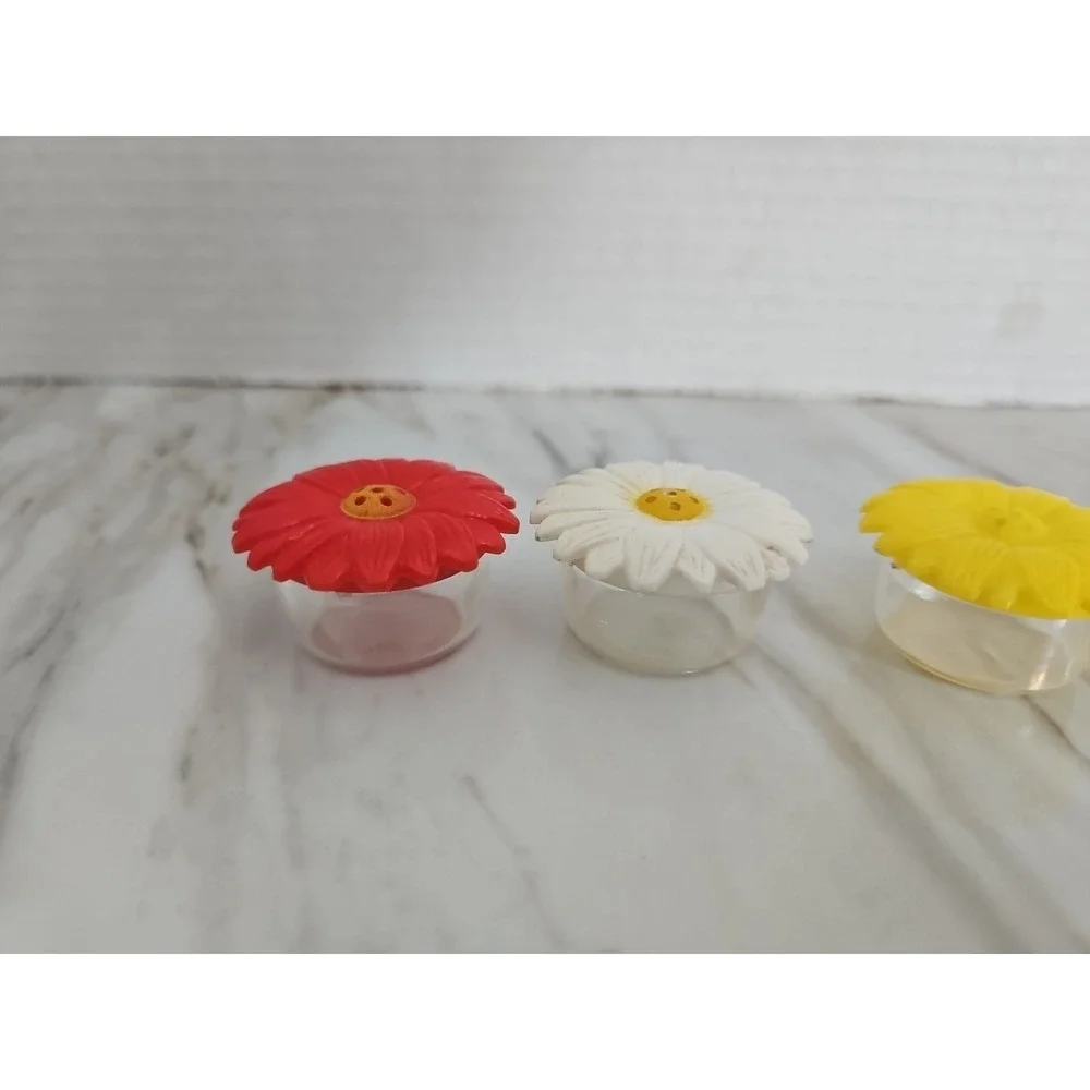 Jaydon Inc Mini Daisy Salt and Pepper Shakers Red Yellow Plastic Vintage MCM